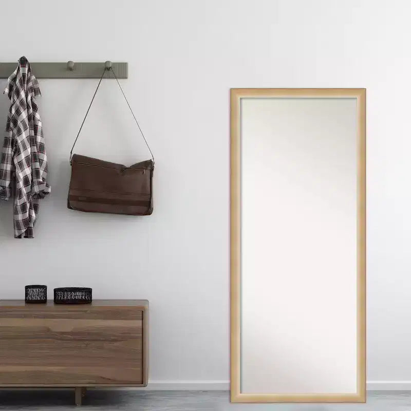 Specchio a figura intera incorniciato color oro sfumato 27" x 63"