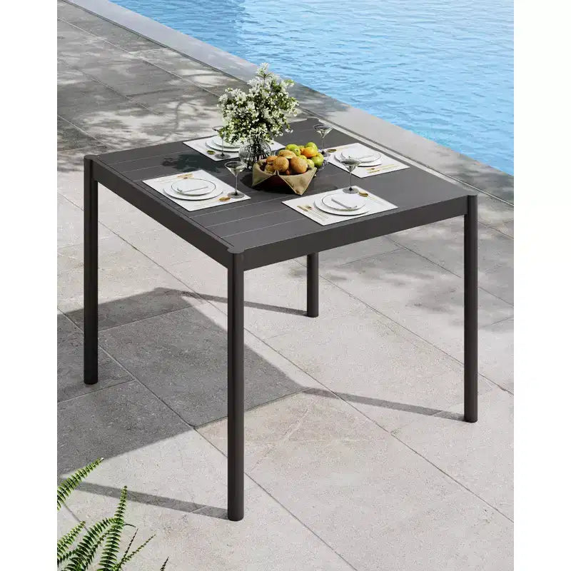 Tavolo da pranzo per esterni con piano in alluminio e struttura in ferro