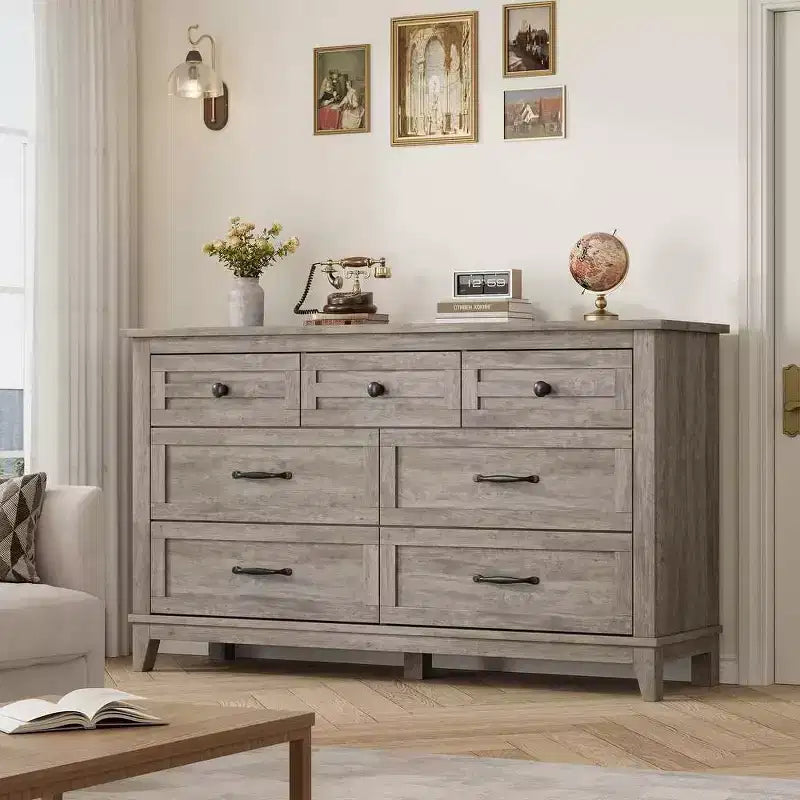 Comò a 7 cassetti per camera da letto con finitura in legno rustico