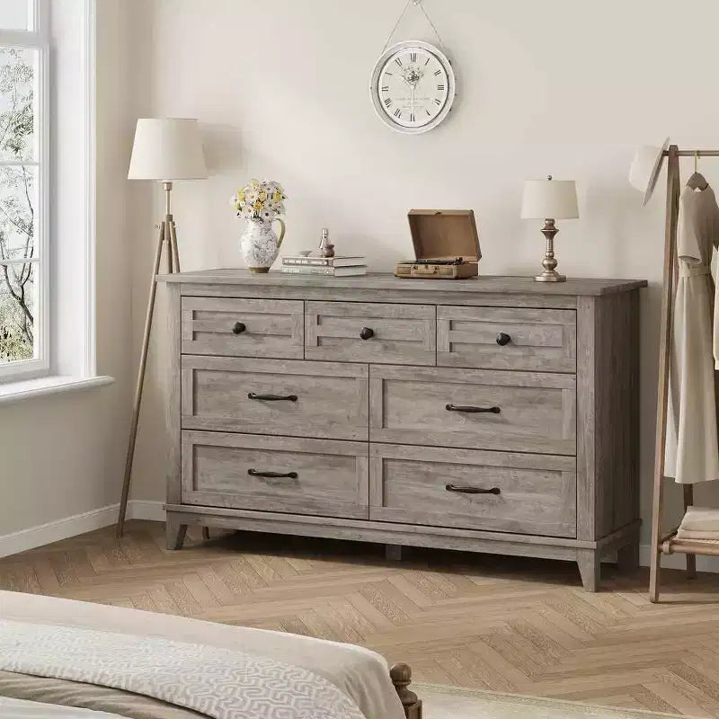 Comò a 7 cassetti per camera da letto con finitura in legno rustico