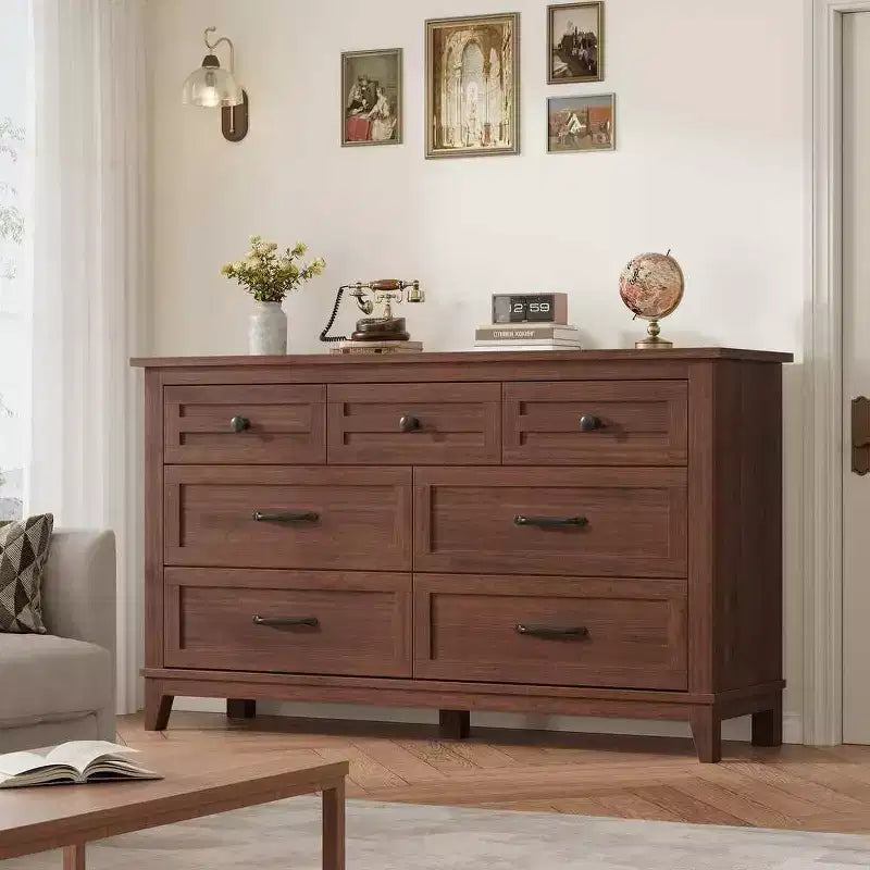 Comò a 7 cassetti per camera da letto con finitura in legno rustico