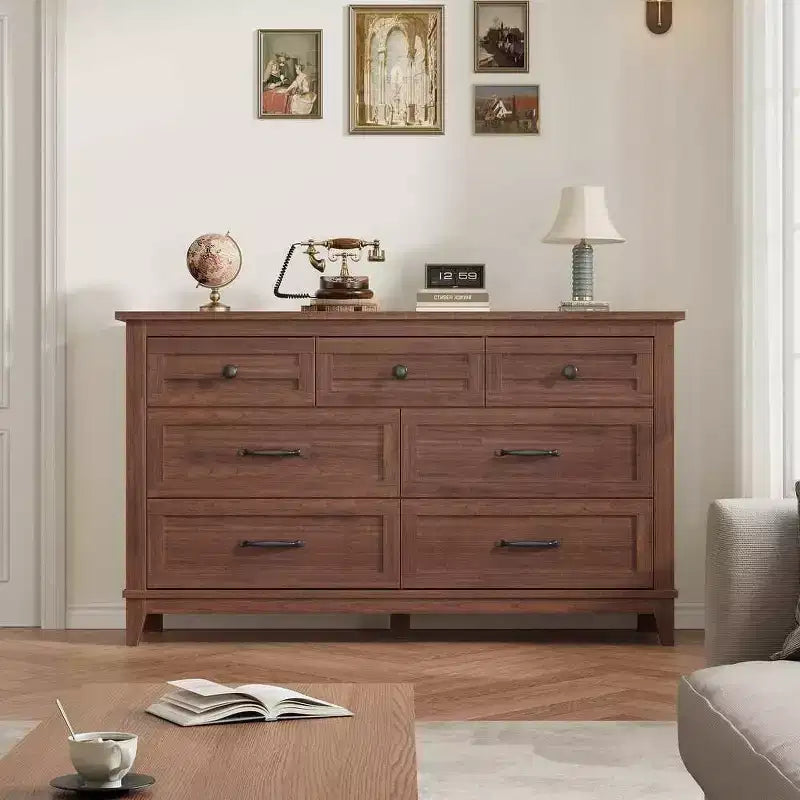 Comò a 7 cassetti per camera da letto con finitura in legno rustico