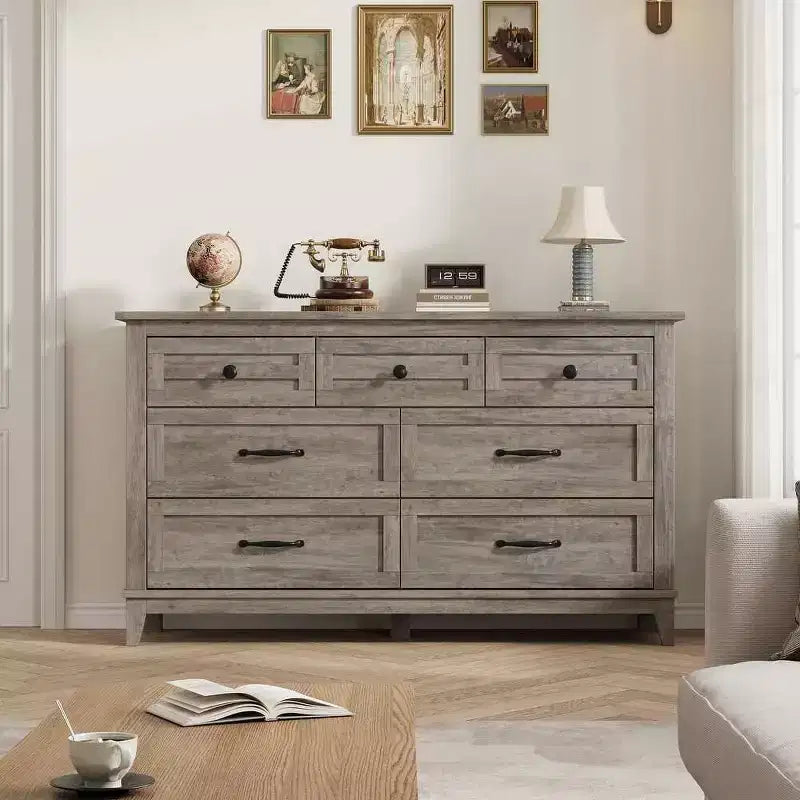 Comò a 7 cassetti per camera da letto con finitura in legno rustico