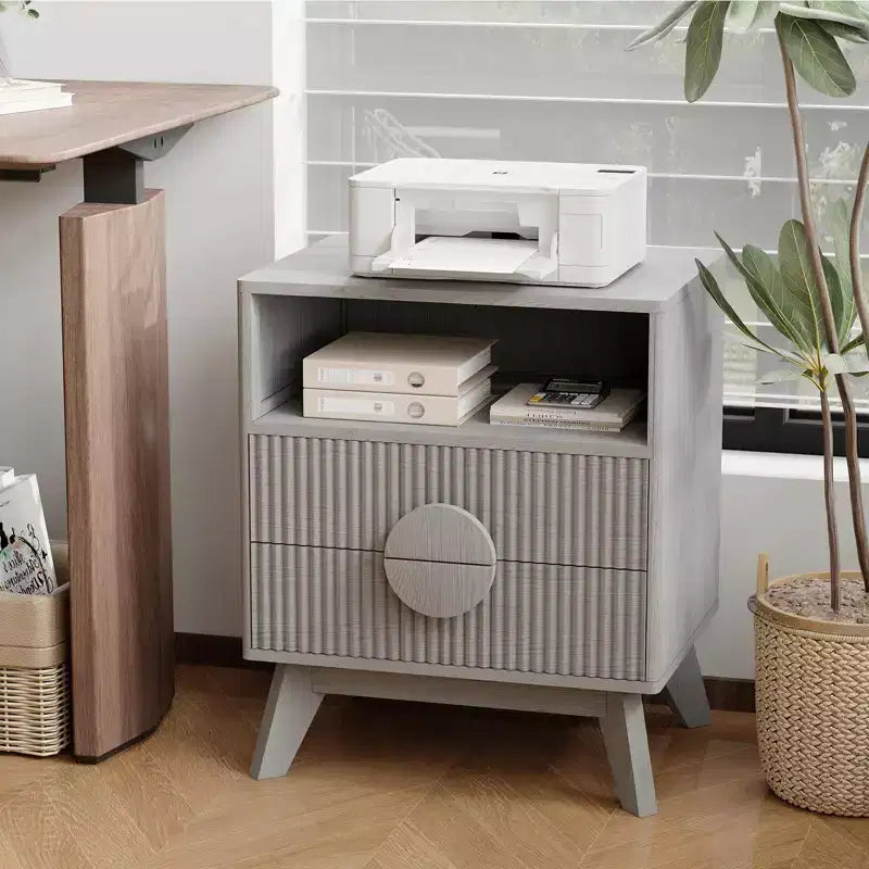 Comodino scanalato con cassetto e ripiano a giorno