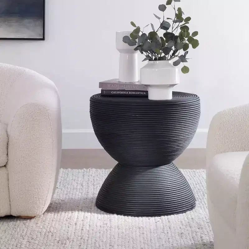 Tavolino tondo in rattan nero da 22"